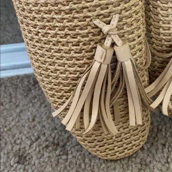 tan sandals - Picture 2 of 4